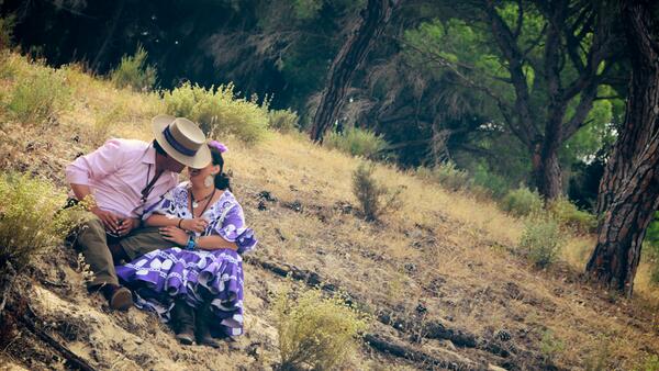 SandraTriana_'s tweet photo. "@letrasdelrocio: Y entre las sombras del coto su primer beso se dieron, y dicen que son novios además de rocieros http://t.co/cpcr9yphnL"