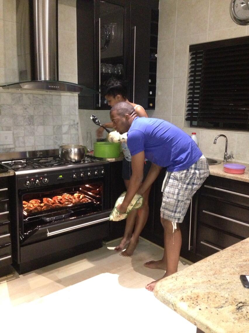 Pholoso on Twitter "Do u guys have visitors that chicken looks yummy RT"Minnie Dlamini Half