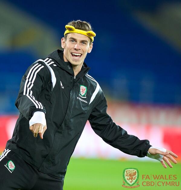 FAWales's tweet photo. Photo: @GarethBale11 wears #PudseyEars to support the Children in Need Charity. #CiN @BBCCiN http://t.co/TYhMqKCD3v