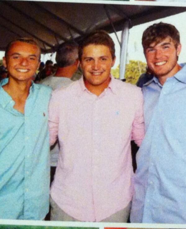 WILLIE_HAMMOND's tweet image. “@UHVinceMartino: Happy birthday to my little brother @WILLIE_HAMMOND #practicepartner http://t.co/TSHkriUhQJ” thanks big bro!