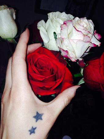 Thank you mystery fan for my roses last night! It really made my whole night! ❤️❤️ http://t.co/gzxyb<a href="/tag/copromote"class="tags"><span>#copromote</span></a>