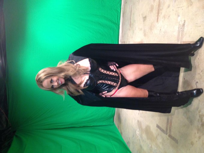 A fun day of shooting green screen!  More to cum :) xxoo http://t.co/HhpbKCT1Hp<a href="/tag/footfetish"class="tags"><span>#footfetish</span></a>