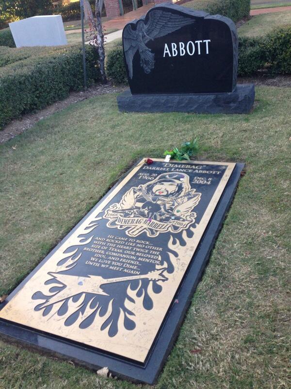 ShakeWell818's tweet image. Just revisited Dimebags grave. Always such a chilling yet amazing experience. #RIPDIME.