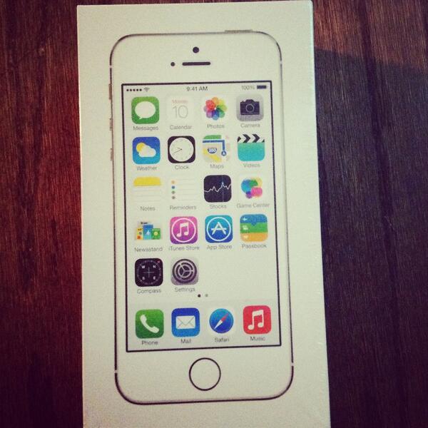 isaacbuckle's tweet photo. My new phone finally came #goldiphone5s http://t.co/glo5tV7NK4
