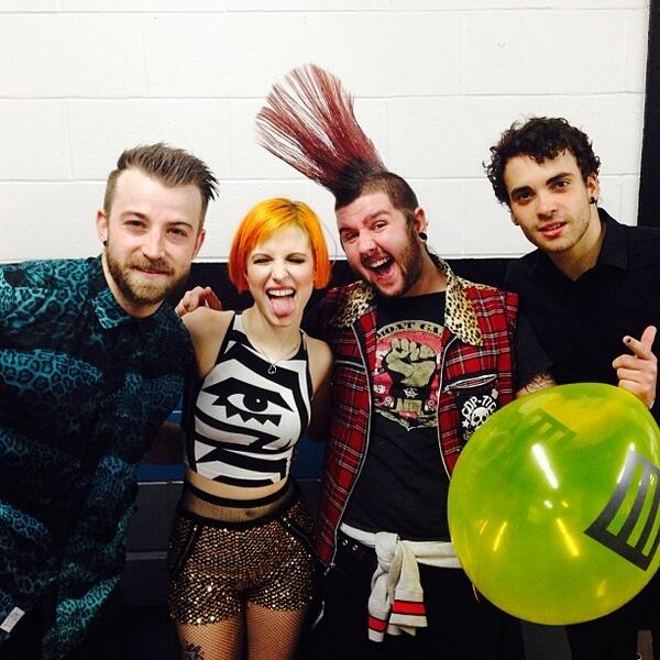 TheParamoreBand's tweet photo. #yelyahwilliams: One of our oldest skoolest fans 😄 2005-always... Kyle! He san... http://t.co/zJpfu6yQ37 http://t.co/GrwkgeeINU