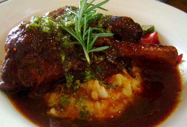 Karoux22's tweet photo. perfect weather for "@Karoux22 " lamb shank with pomme purée, roasted veggies and gremolata... http://t.co/XGcDhb3Vxa