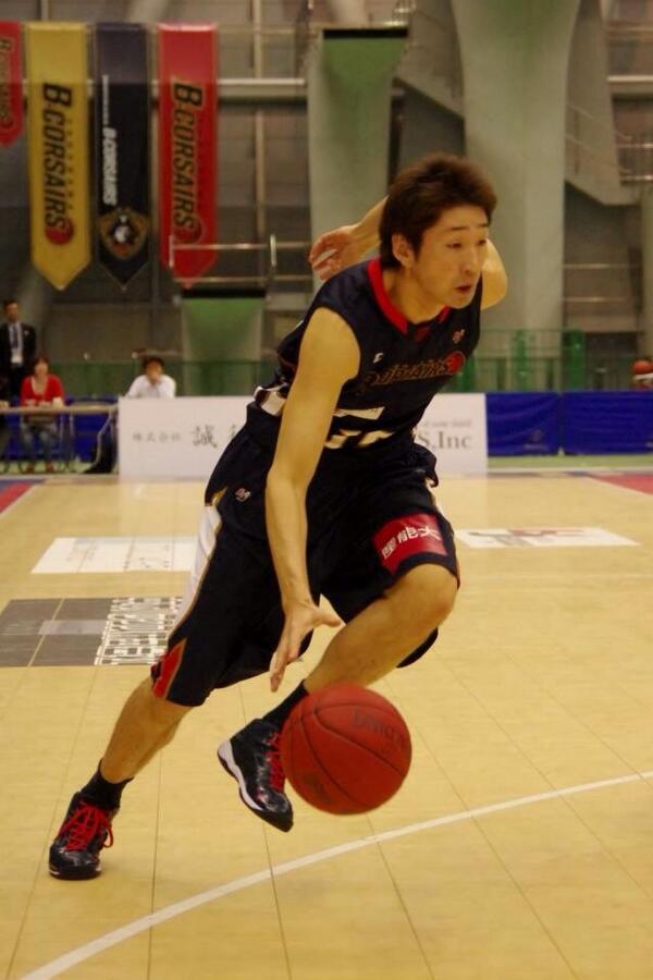 Uzivatel ねもと オドリスコール Na Twitteru ﾟ M ﾟ Y ｏｏ 同じく横浜出身と言えば元日本代表で漫画スラムダンク の花形透のモデルにもなったベテラン堀田剛司を忘れちゃいけない 綺麗なフォームから繰り出すロングシュートが持ち味のピュアシューター コールは