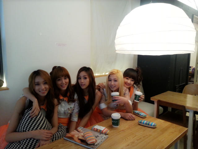 BZKPyDgCUAAmxzO.png:large