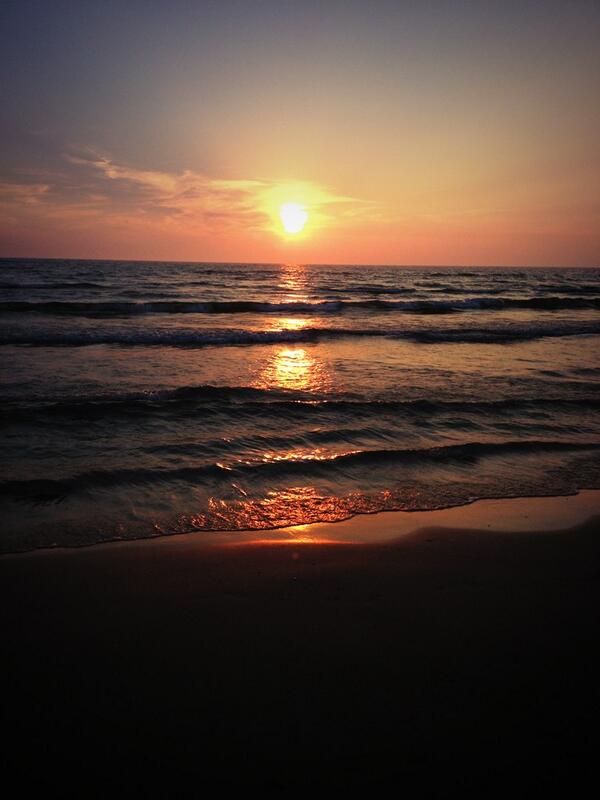 maria_bowes's tweet image. Really missing Sauble &amp;amp; sunsets on the beach 👌 #whenssummer