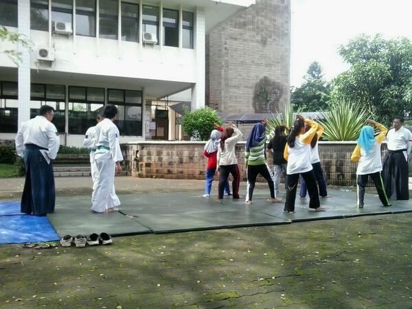 aikidostan's tweet photo. Live report hahaha http://t.co/p2cttjVJO3