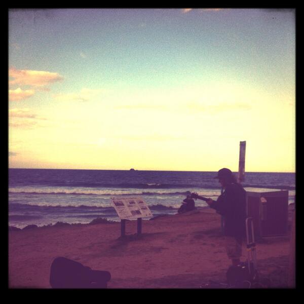 jacktjonesy's tweet photo. I think @JoeWilks1990 is having the time of his life! #ByronBay #Loops http://t.co/GLhIvptI3O