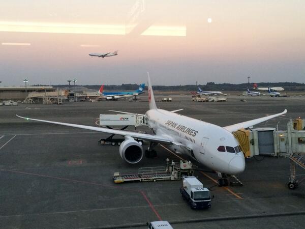psready's tweet image. Just about to get on one of these for the first time. #787 #tokyo #singapore #jal #planegeek