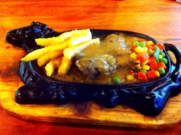 Halla Steak tweet media