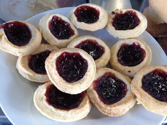 Alice in Wonderland free puppet show at the Stade Hall 2pm today. Jam tarts and more available at eat @!