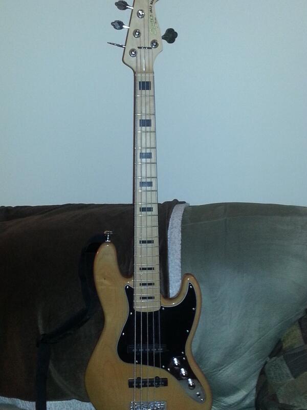 sabrinasongs's tweet image. New instrument.Happy practice time! #bassguitar #playthatfunkymusic #newthingstolearn w/ @tonym7string