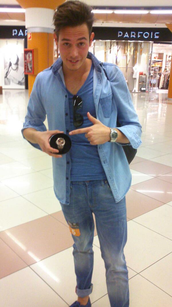 Ayer gane en el #circuitodelamodaValencia un reloj y ser la imagen de nuevo centro de enero esos son los premios :)