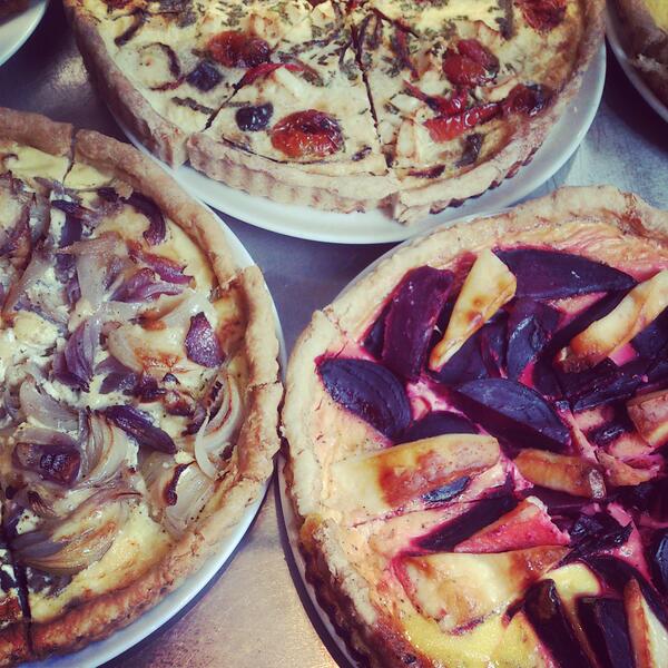 I think today isa perfect day for quiche. And free chestnuts!!!