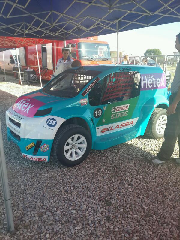 V1 yarisi atex hetex v1 aracini unlu oyuncu umit erdim kullaniyor...bol sanssss basliyorr