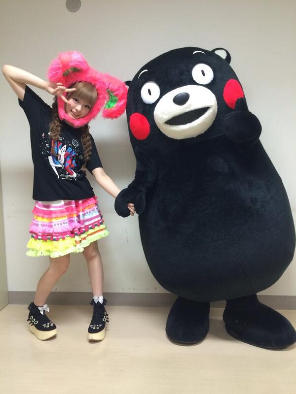 pamyurin's tweet photo. 今日は熊本ライブでしたー！シークレットゲストにくまモン！ありがと〜！ http://t.co/cai4YwYORf