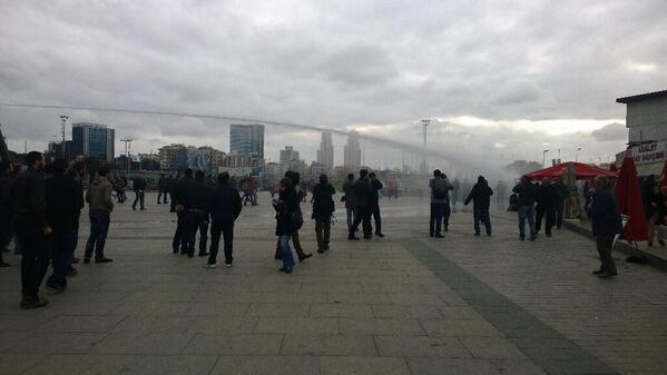 Çağlayan adliyesinde polis müdahalesi başladı. #BerkinElvan