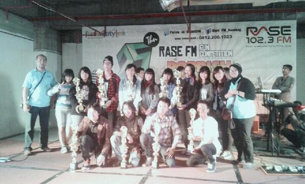 plasdef's tweet photo. Terima kasih @RASEFM semoga jaya selalu :D RT @RASEFM: Selamaaat untuk para pemenaang!!! #poplov4 http://t.co/MkqWgnOrjI