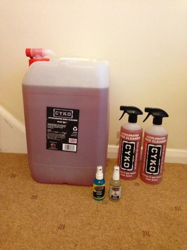 JB143MX's tweet image. New Team BB-MX racing sponsor for 2014. #shiny #cyko