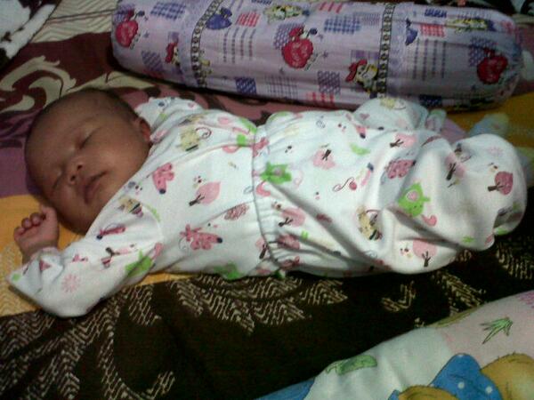phienzy1's tweet photo. ƍªќ buak bLas karo ՁƔ∂ի e @muienende lek bo2,, hemm http://t.co/fOfBx3ksp1