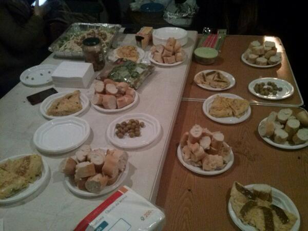 Neretxu26's tweet image. Como nos lo montamos! #Localeo #Cenita