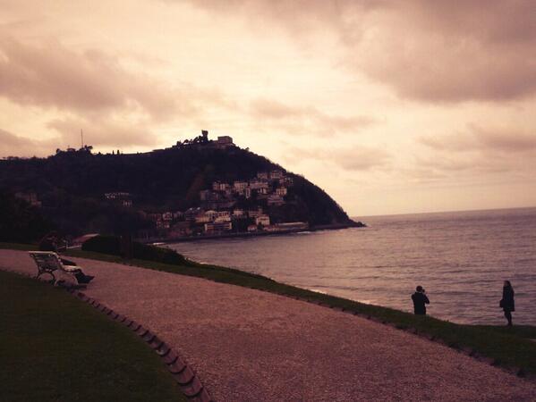 Erica__AG's tweet photo. En donosti con @DiegoHerrero_DH y @Eva_ag http://t.co/2pPatgvM0o