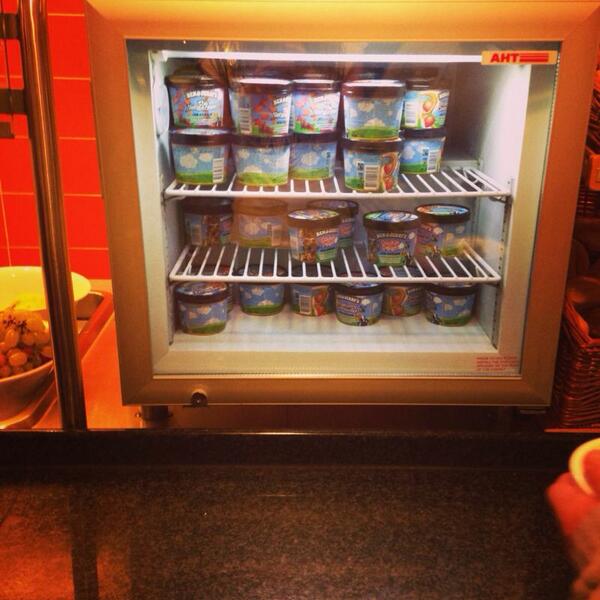 Buffet with all u can eat Ben n Jerry's, birthday equals made!! #amsterdam