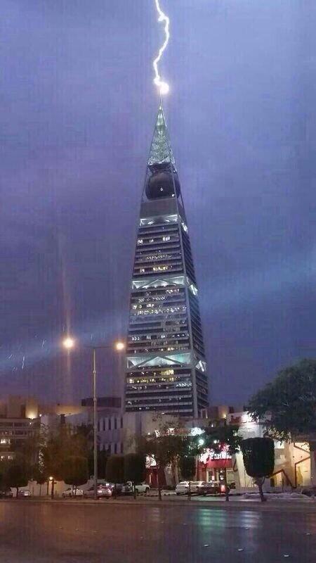 6arg__ tweet picture