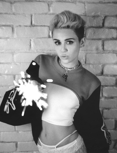 Mayi_ADS's tweet image. #CanNotStop #Smilers
Miley Cyrus #MTVStars
1RT=1VT
Wrecking Ball #MusicVideo #PleoplesChoice 14