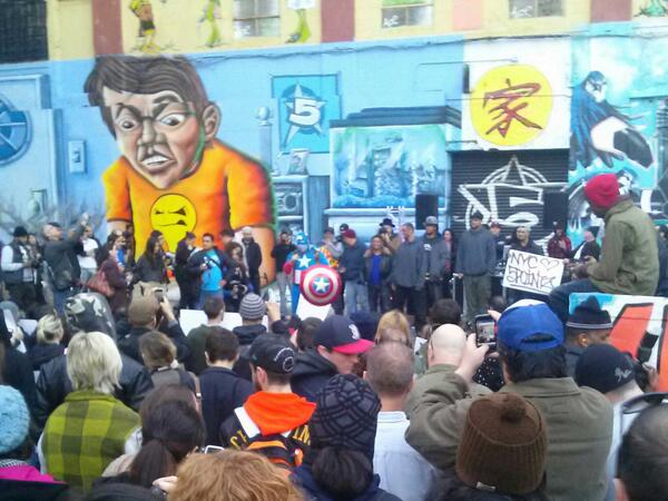 Wil_Moss's tweet photo. Captain America rallying the troops at #save5pointz http://t.co/3v5SVxAtch