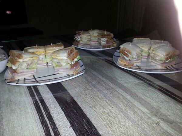 pichelas13's tweet photo. Anoche pan pizza y hoy un buen sanwich ke cocinero mas bueno cojones @adrianaar13 @angeladiaz__ http://t.co/HW71zOer7V