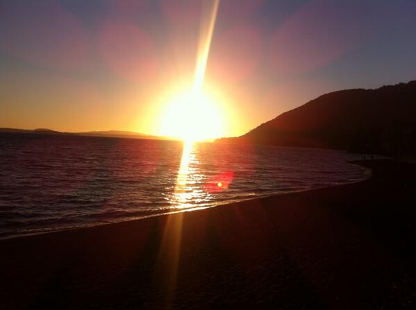 Caropinillac's tweet photo. Tremendo atardecer en #licanray .. Augurio de triunfo @FcoDiputado ! Vamos con toda la fe y el compromiso!!! http://t.co/V9TQRNieCQ