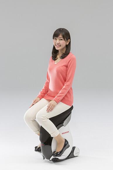 therealautoblog's tweet image. Honda announces UNI-CUB personal mobility device. aol.it/18EC07h