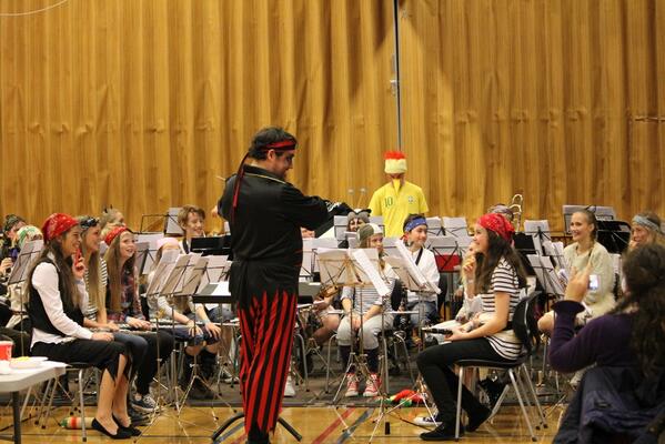 UlrikenJanitsja's tweet image. Kaptein Sorte Bill @trhelland med pirater, grevlinger mm! Vant 1. div. jan Sotrafestivalen. Korps mye mer enn marsj!