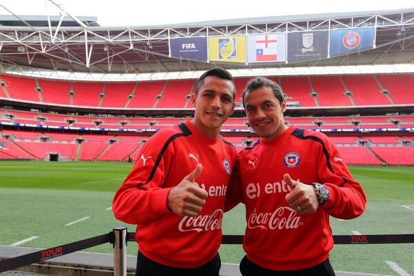 Alexis Sanchez and Marcelo Diaz before friendly against England