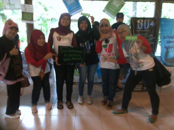 Foto bareng @EHDenpasar di <a href="/BaliCommDay/">Bali Community Day</a> #balicommday13 #IDberkebunConf . Keren Semua