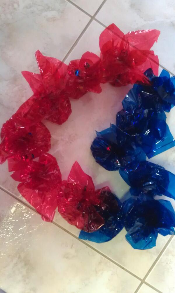 lilir123's tweet photo. 12 out of 423 homes donated. Personally dropping these small gifts as thanks #donation #typhoon #haiyan #Philippines http://t.co/N4zjCfWxVX