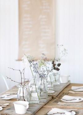 ProtocoloVE's tweet image. Para decorar una mesa informal basta con pequeños vasos de vidrio y unas ramas floridas #Table #setting