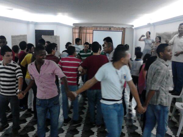 StevenBernalB's tweet photo. Experiencias regionales@ZonaQJoven @angelitap28 @CristhianRojasG @RedDeLideresQ @gobernadoraquin #joveneslideresenred http://t.co/wV2c3odSd1
