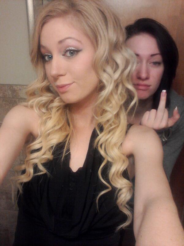 BeccaBoo_bomb's tweet photo. nowhere to go, nothin to do #letsjustgetdrunk @pabst_strong http://t.co/7FhjSTCza5