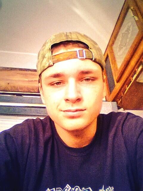 dixiefriedhonky's tweet photo. Pure white trash till I die, proud to be a countryboy http://t.co/F2G3xGVhe6