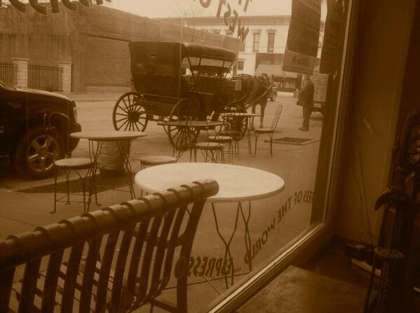 MindiEngel's tweet photo. Retro Feel @ILoveJavaJive #CoffeeHouse http://t.co/weM81qQ8dE