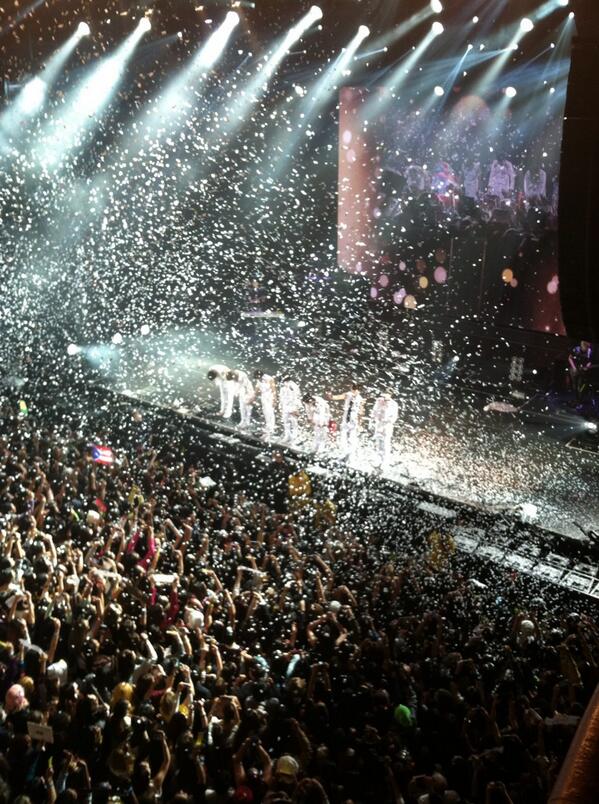 MTVK's tweet photo. What a great way to end our Infinite-filled weekend! Thanks guys for the amazing show! #infinitemtvk #onegreatstep http://t.co/VYV2QtoB2g