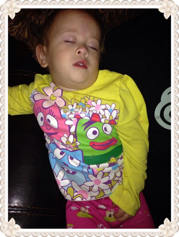 saydeebugg_'s tweet photo. My poor baby is so tired after a long day #sickday #goddaughter #stella #goodnight http://t.co/5qXiLKLnpw