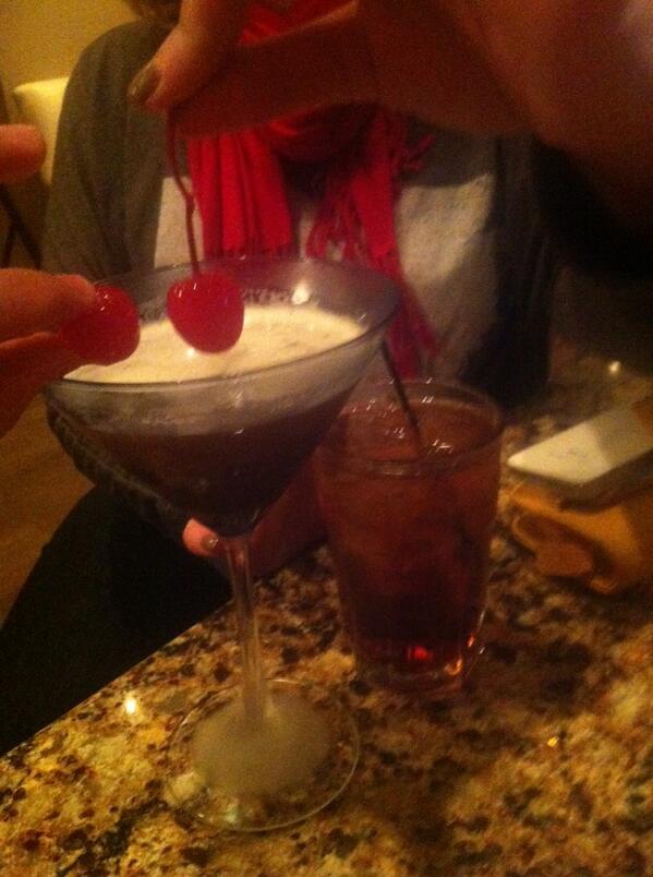 kaycee712's tweet photo. @embrooke918 Manhattan kinda night! #cherriestogoaround http://t.co/JISxIfeDom