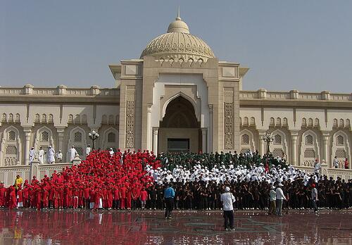 رفرف على كل القمم واتعلى يا أغلى علم نحن قمم مستقبلك
 نرفعك ما بين الأمم #ارفعه_عاليا_ليبقى_شامخا