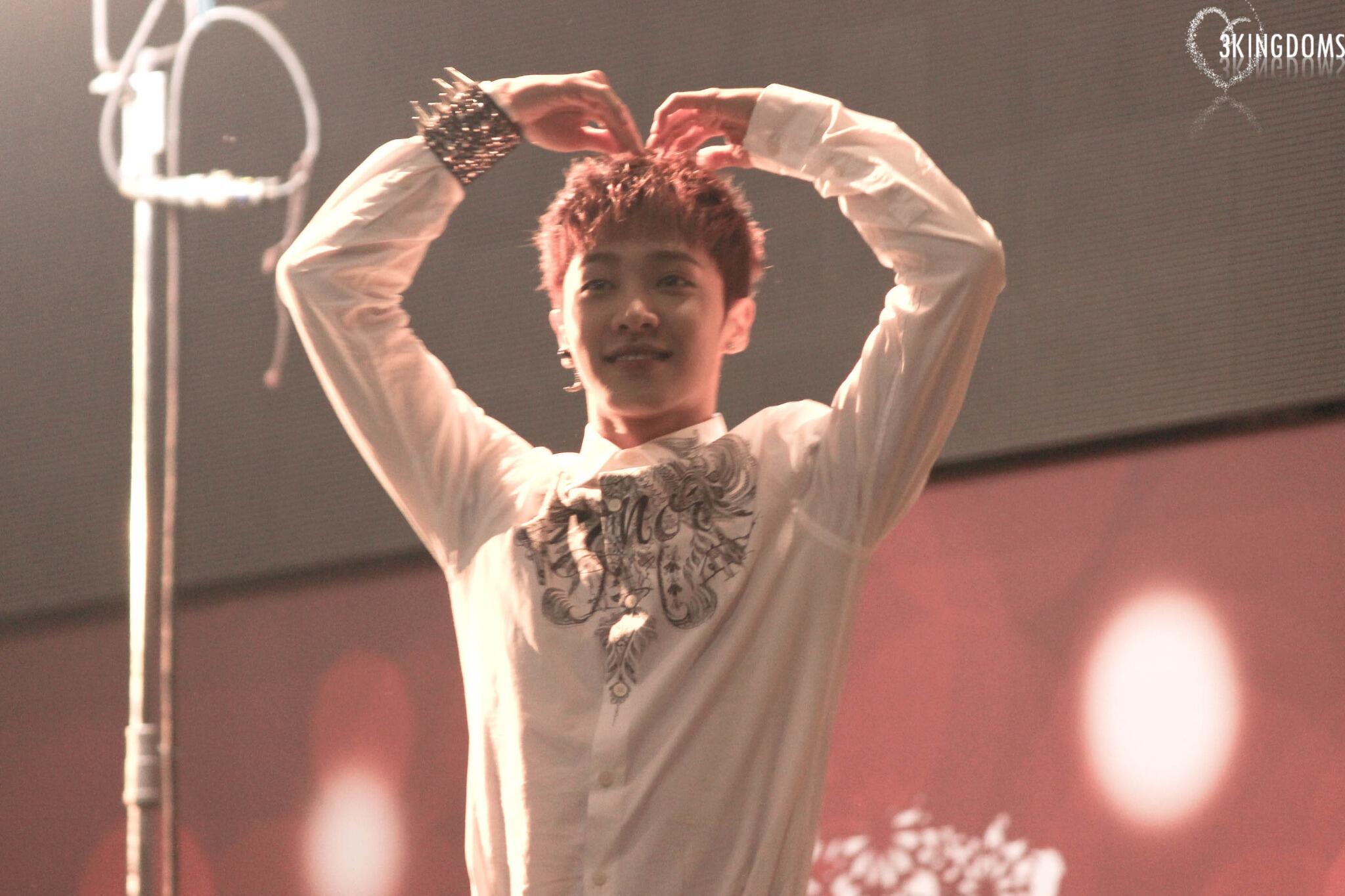 BZR2s95CQAAnFCP.jpg:large